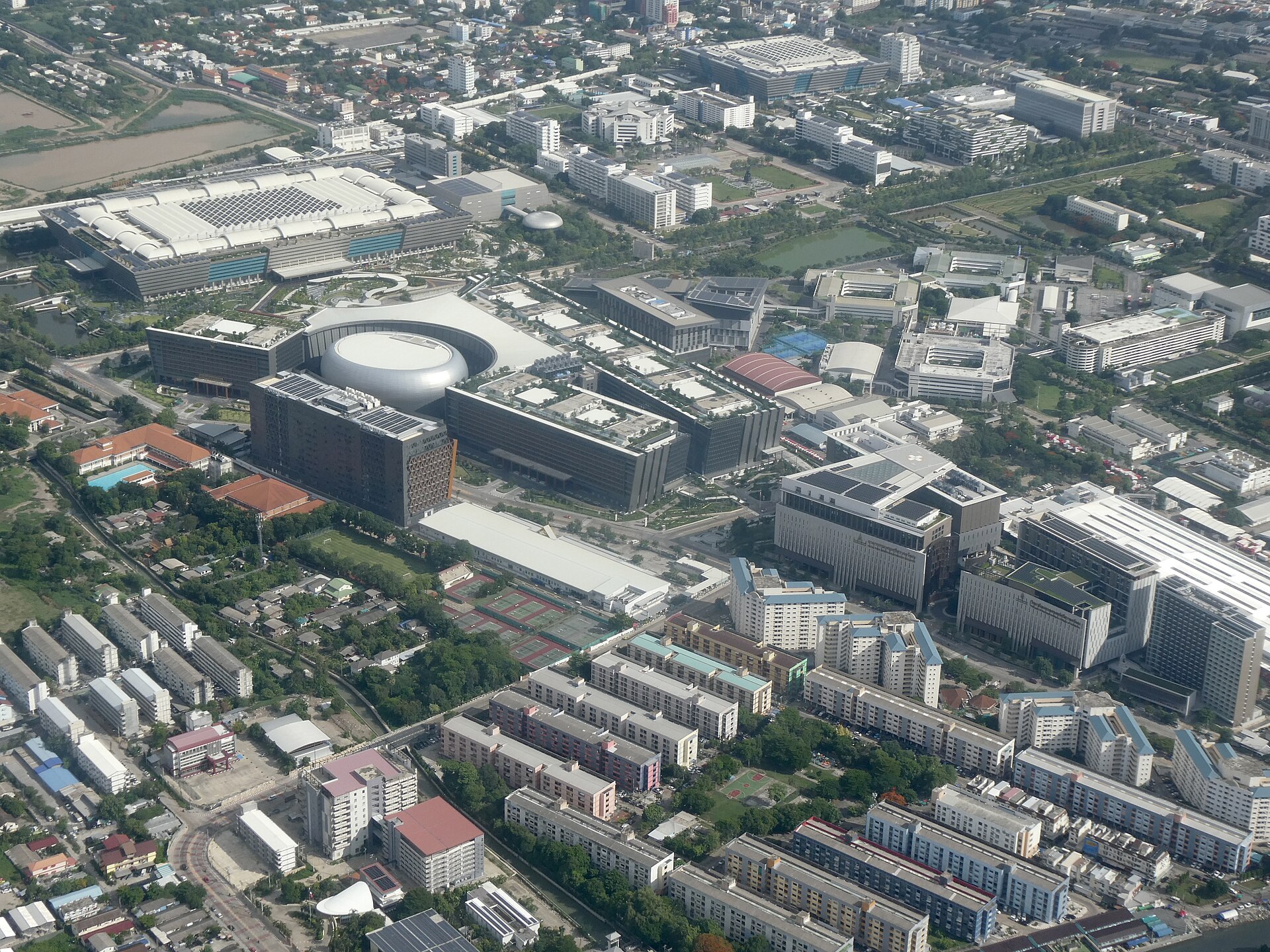The Chaeng Watthana Government Complex in Bangkok, home to a main Thai immigration service point that closed on 28 and 29 September 2026, affecting Thai visa extensions and 90-day reports.