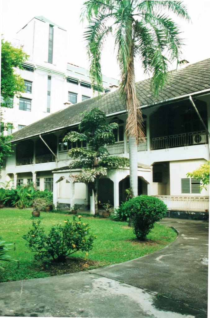 Original colonial-era buildings of Bangkok Nursing Home, founded in 1896 as a hospital for the expat community, an example of licensed healthcare for foreigners retiring in Thailand.